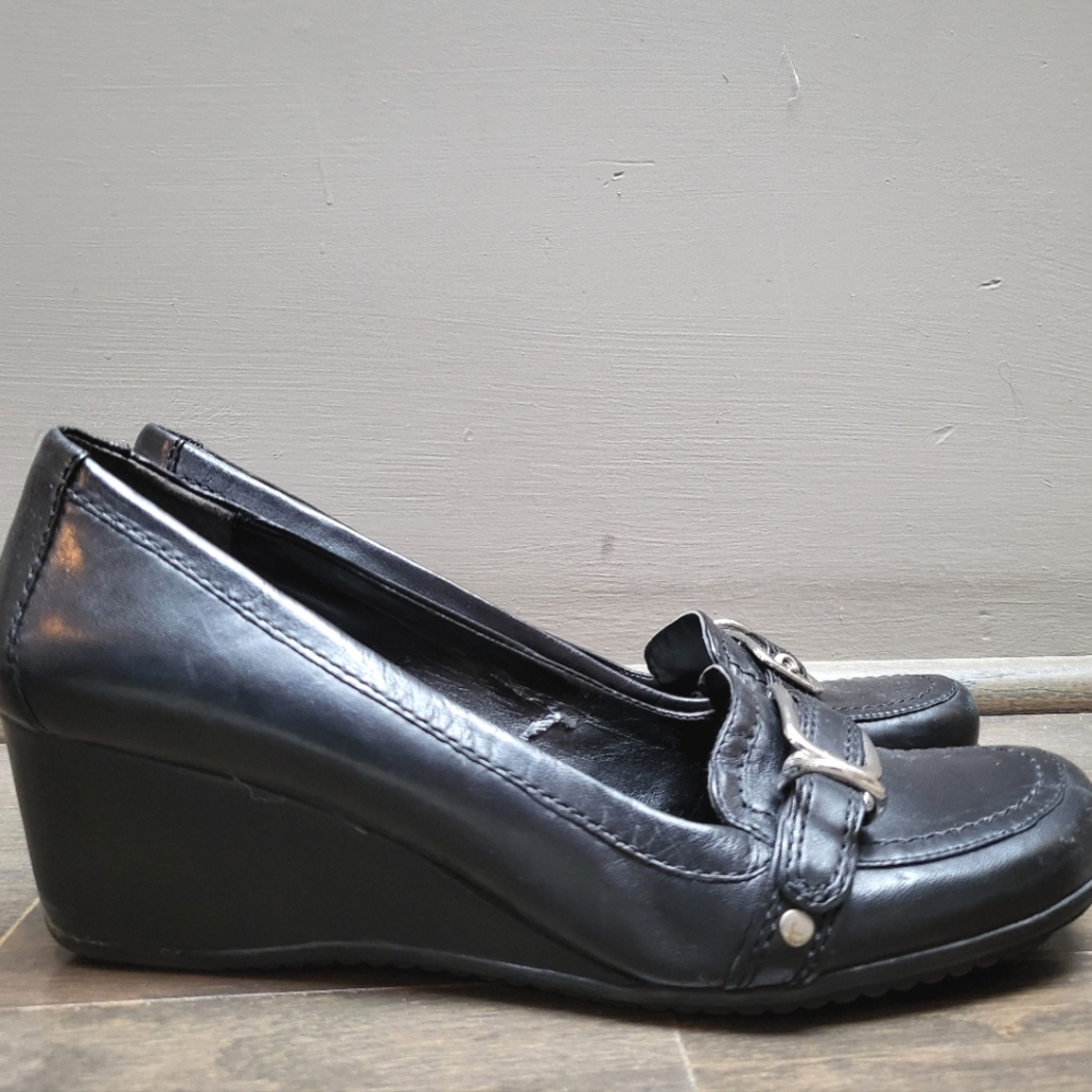 Marc Fisher wedge - black size 8.5